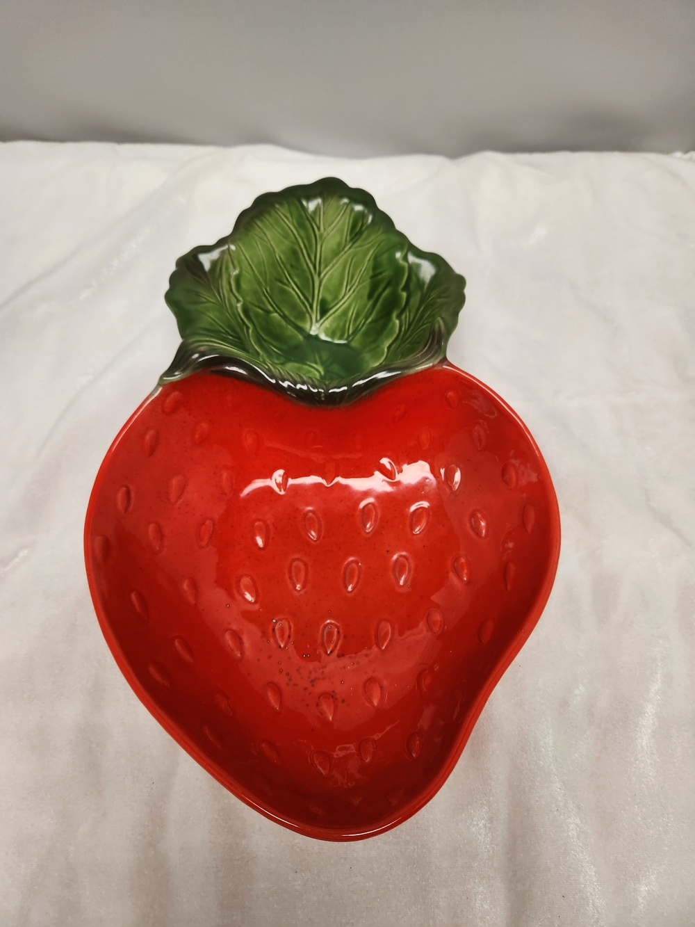 Poppy Trail California Hand-Painted Strawberry Ceramic Bowl w/ Green Leaf Accent